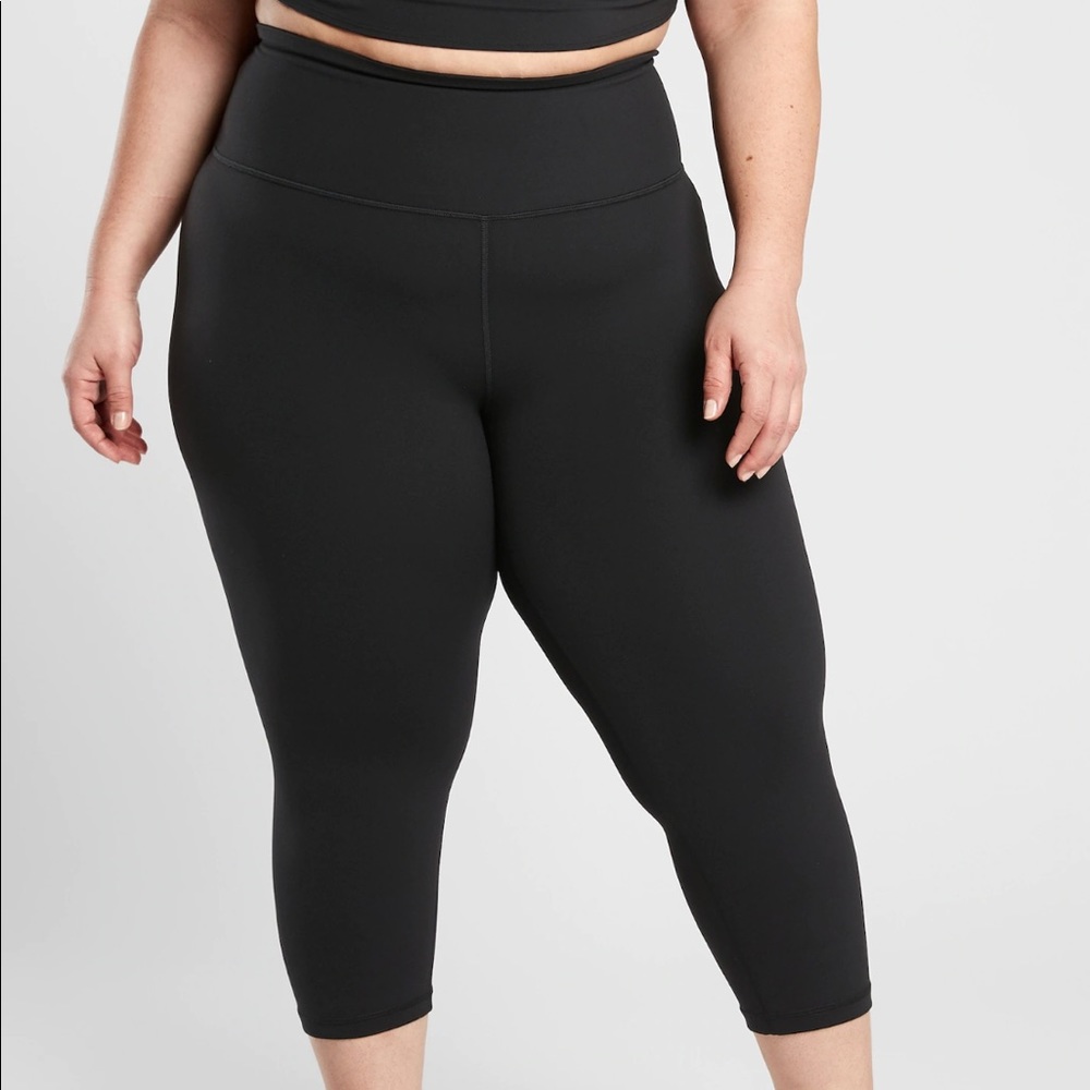 Athleta black cropped leggings